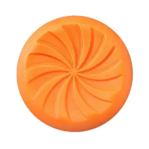 Аксесоар Performance Thumbsticks KontrolFreek Vortex поставен на контролер за PlayStation 4