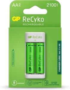Зарядно GP BATTERIES E211 с 2 батерии 2100mAh AA NiMH на продуктова снимка