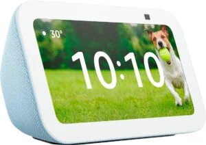 Смарт тонколона Amazon Echo Show 5 3rd Gen синя преден изглед с включен екран