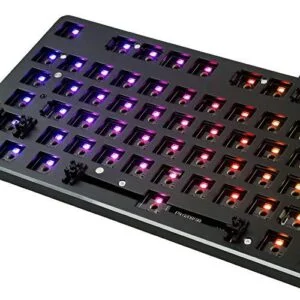 Геймърска механична клавиатура основа Glorious RGB GMMK ANSI Layout детайл на алуминиевата горна част