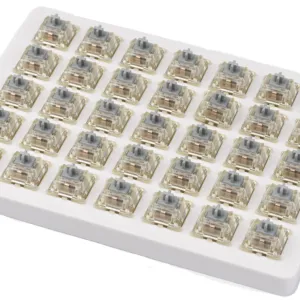 Суичове Keychron Cherry MX 35 броя показани на бял фон с детайлна видимост