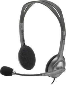 Стерео Слушалки с микрофон Logitech H110 на бял фон с видим кабел и жак