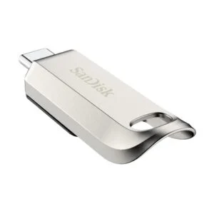 USB памет SanDisk Ultra Luxe 64GB USB-C показана в употреба с лаптоп