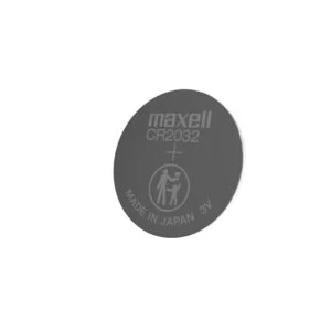 Макро снимка на батерия MAXELL CR2032 с видими надписи и размери