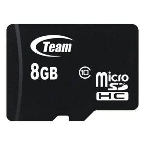 Карта памет TEAM micro SDHC 8GB Class 10 с включен SD адаптер на бял фон