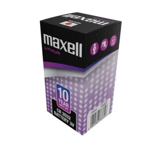 Бутонна батерия литиева MAXELL CR2032 3 V показана до други батерии за сравнение