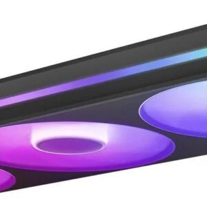 Комплект вентилатори NZXT F360 Black RGB Core показва RGB осветлението в действие