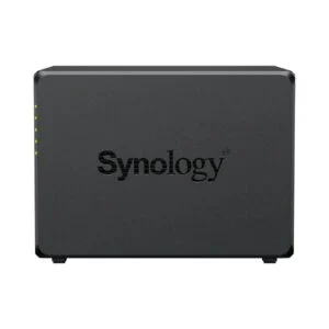 Вътрешен изглед на Synology NAS DS925+ с поставени дискове