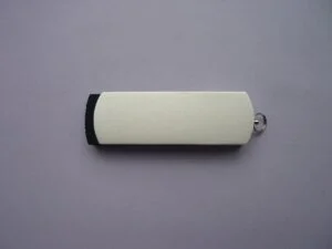 Флаш памет SD-01C 64Gb USB 3.0 без лого бял продукт снимка с бял корпус и USB интерфейс