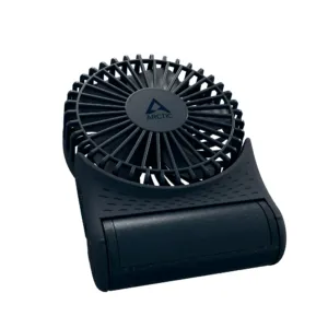 Вентилатор ARCTIC Summair 2Go тъмно син в ръка за демонстрация на размер